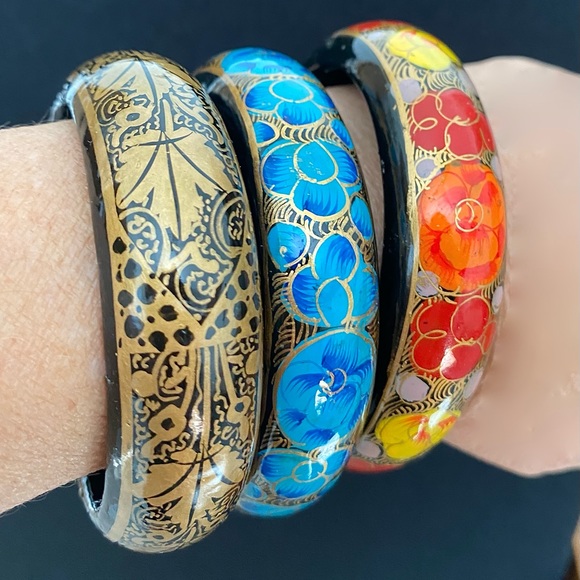 NWT Beautifully Hand Painted Red Orange & Gold Boho Wood Bracelet Bangle - Picture 2 of 9